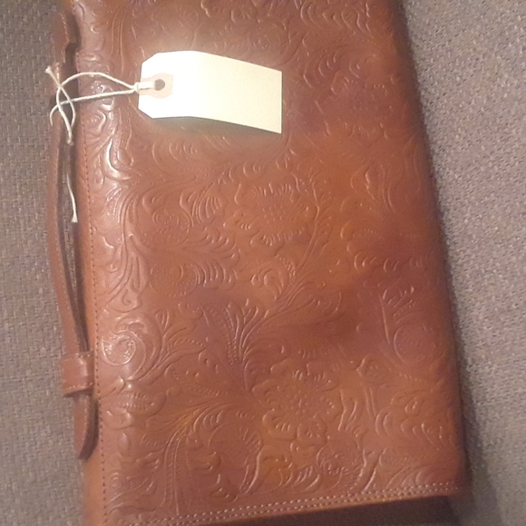 woman's clutch leather purse - Picture 2 of 8